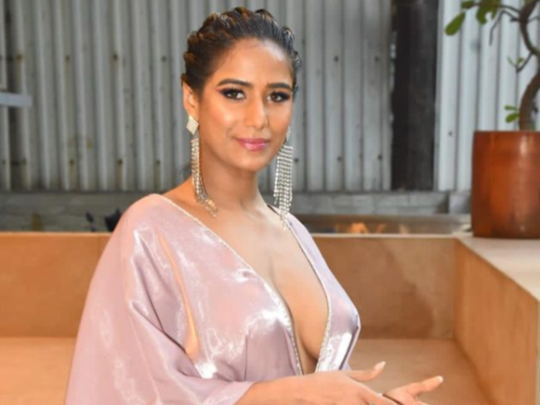 Poonam Pandey Car Collection List In Hindi